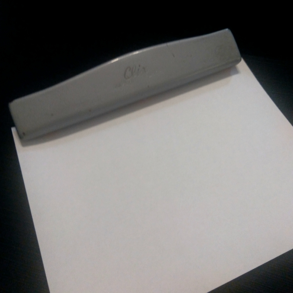 Clix Vintage 3 Hole Paper Punch - Picture 7 of 8
